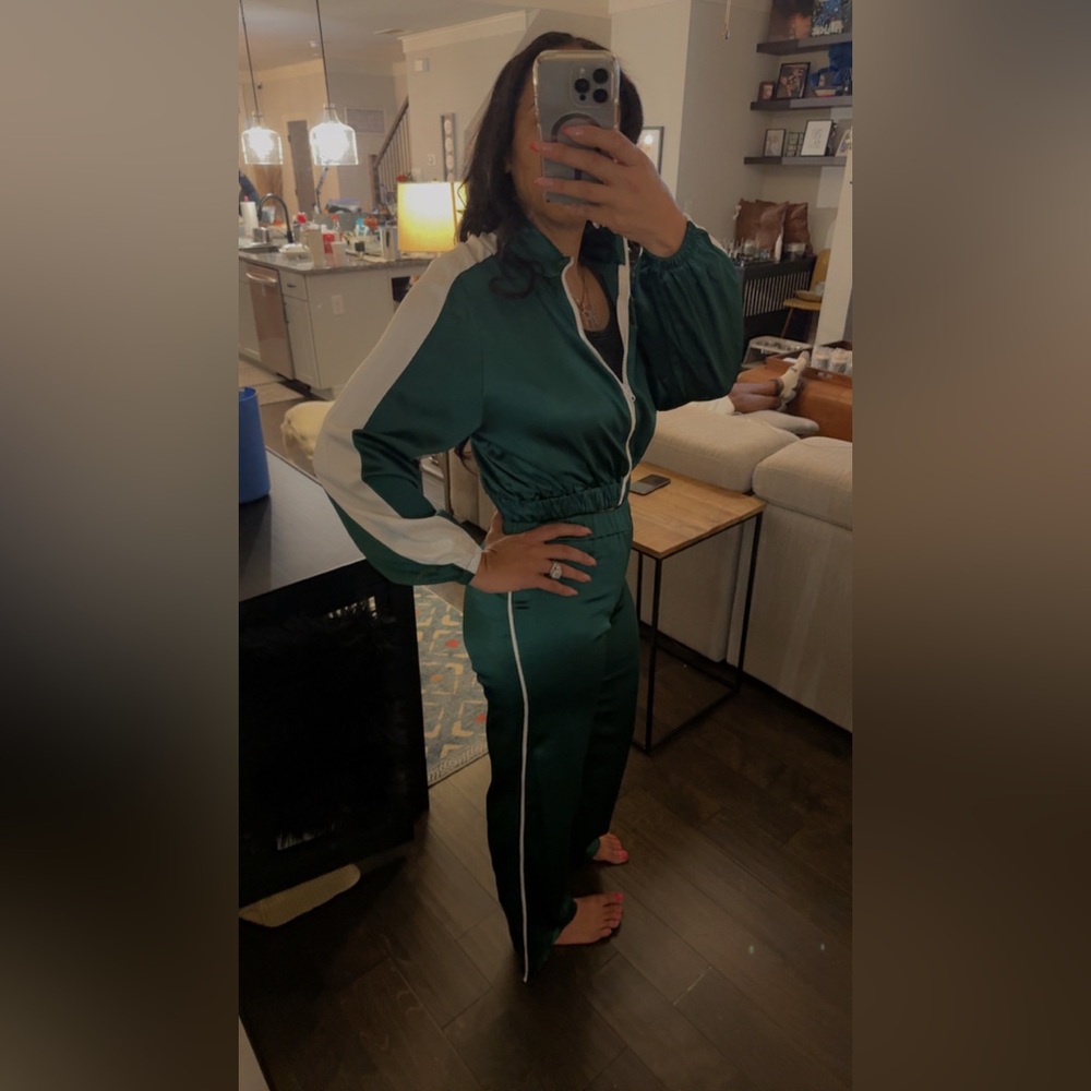 ZARA Satin Track Set – Size Small (2-Piece)
✨ Like New (Only Tried On)